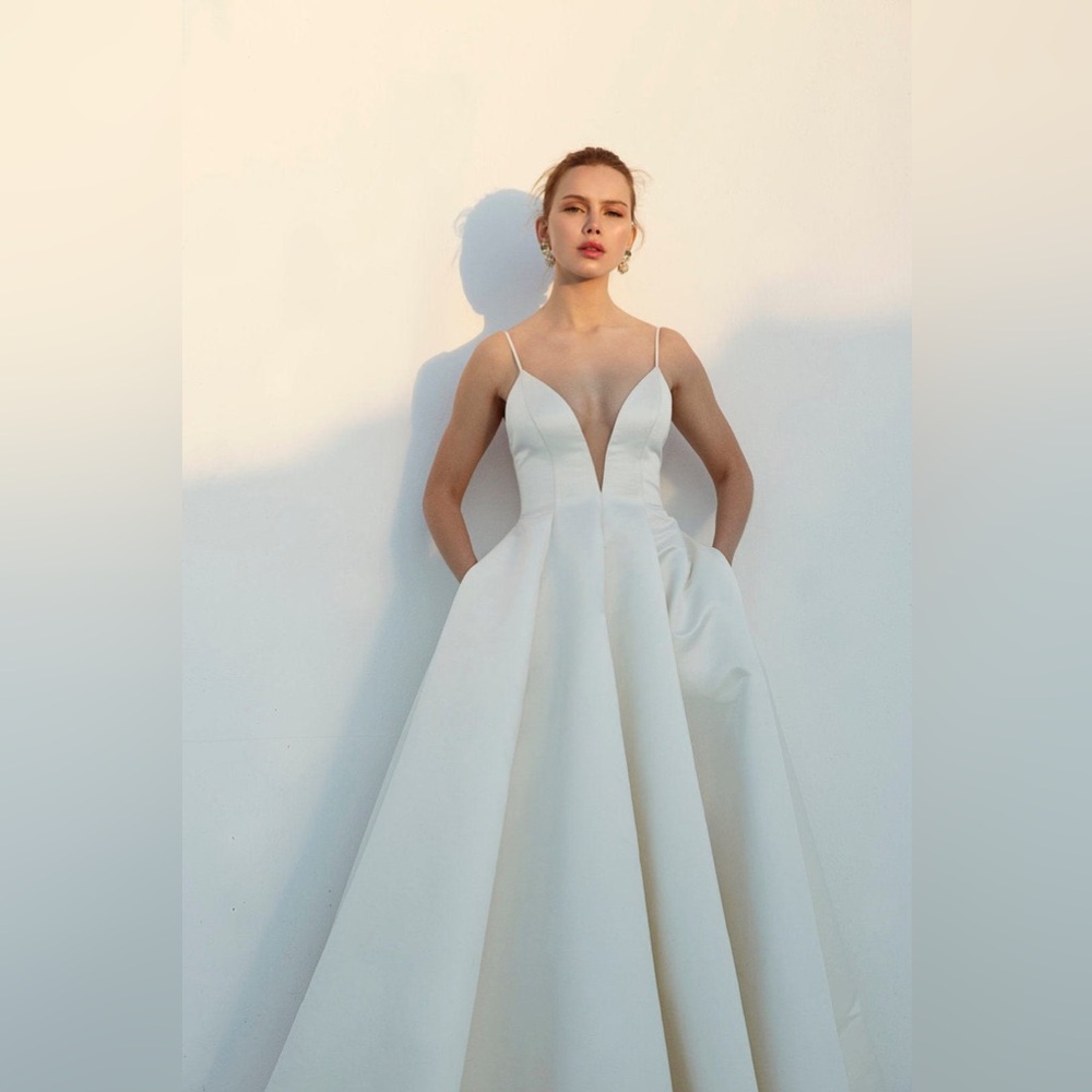 BRIDE BY SARAH SEVEN - Emerald in Ivory Wedding Dress | Size 6 | Retail $5,900